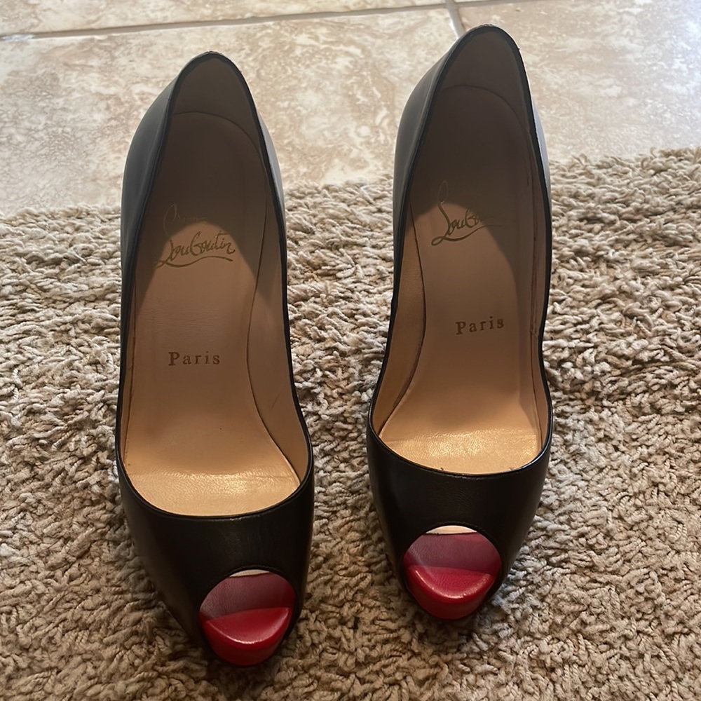 Perfect Christian's - worn only once for an event. Includes box and dust bag.